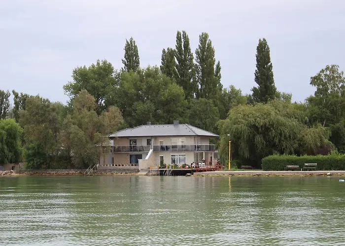 Parton Villa Apartments